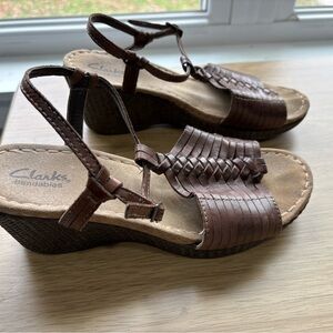 Clarks Women's Bendables brown Woven Wedge Sandals